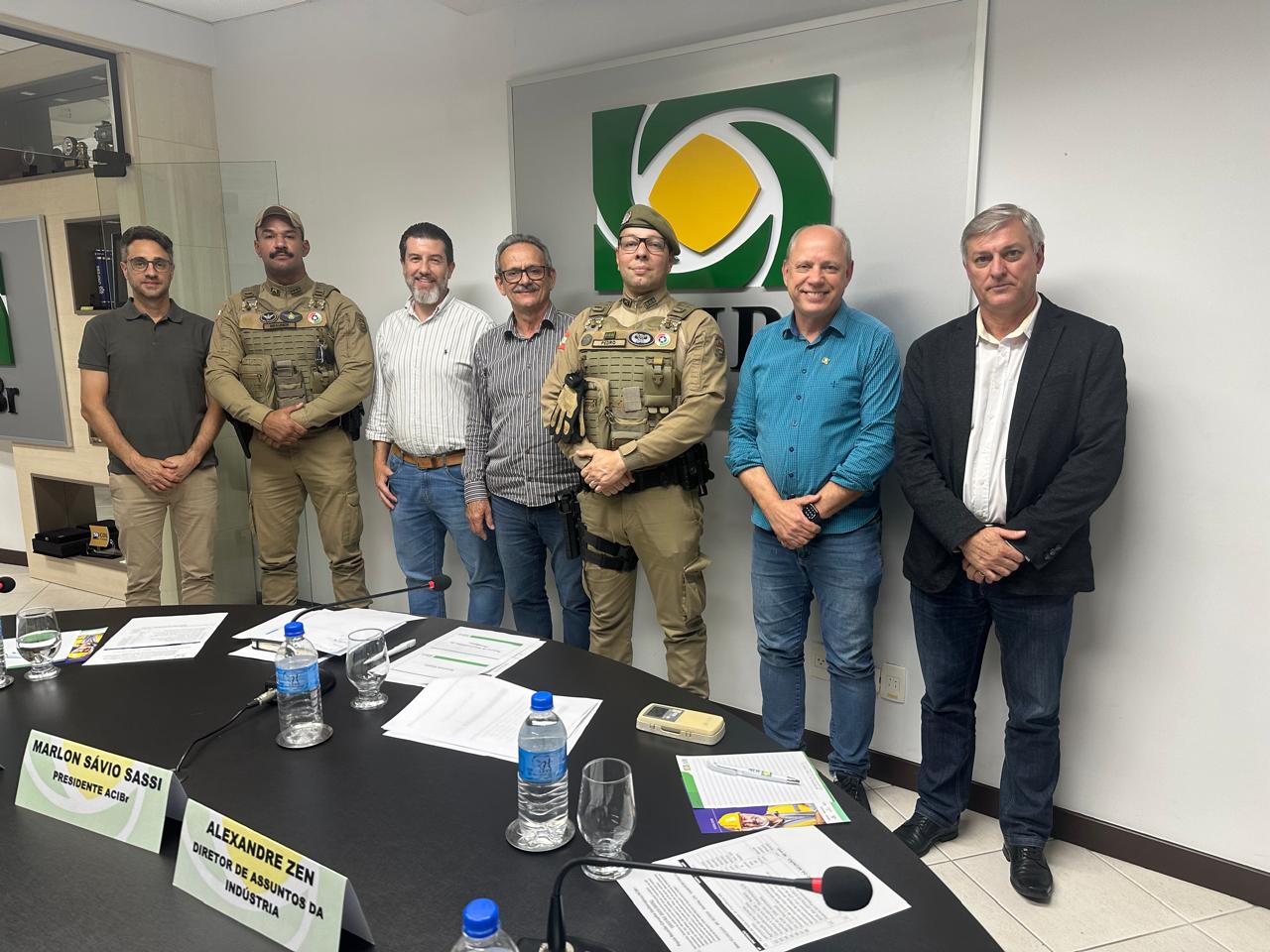 Polícia Militar de Brusque apresenta balanço do convênio de Radiopatrulha em reunião na ACIBr