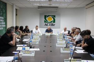 Polícia Civil de Brusque apresenta balanço do convênio de Radiopatrulha em reunião na ACIBr